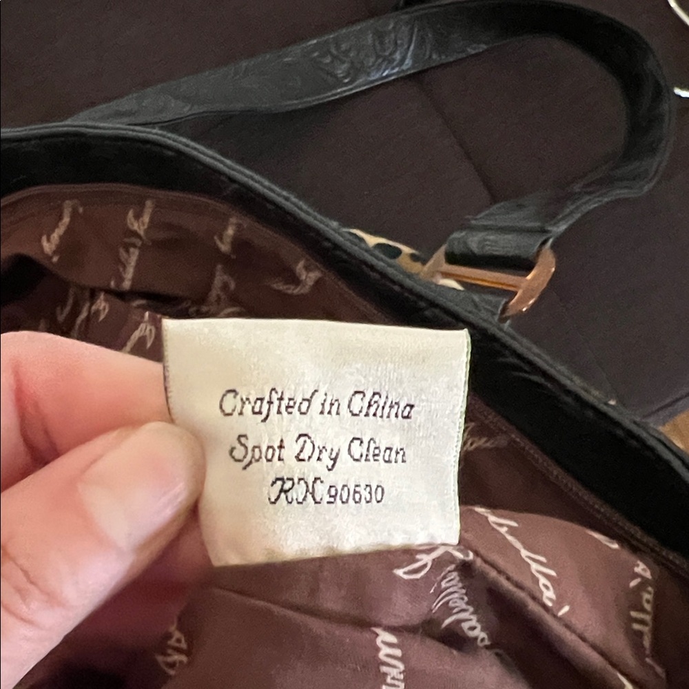 #1029+ Leopard Print Tote Bag with Black Accents - Picture 4 of 10